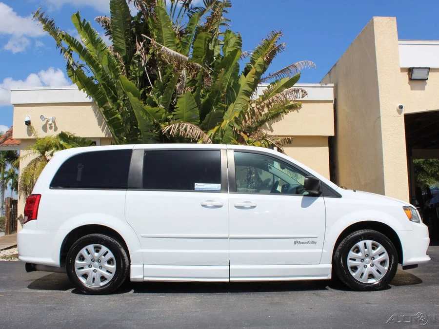 2014 Dodge Caravan - Image 4 of 12
