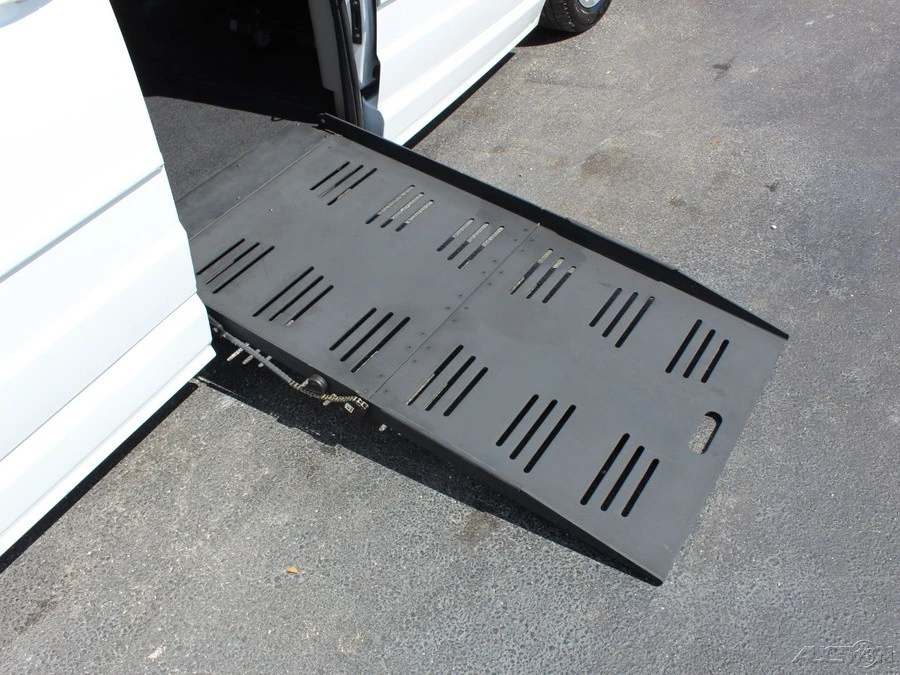 2014 Dodge Caravan - Image 2 of 12