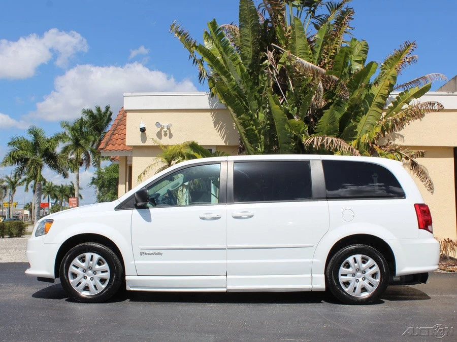 2014 Dodge Caravan - Image 7 of 12