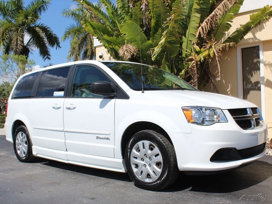 2014 Dodge Caravan - Image 3 of 12