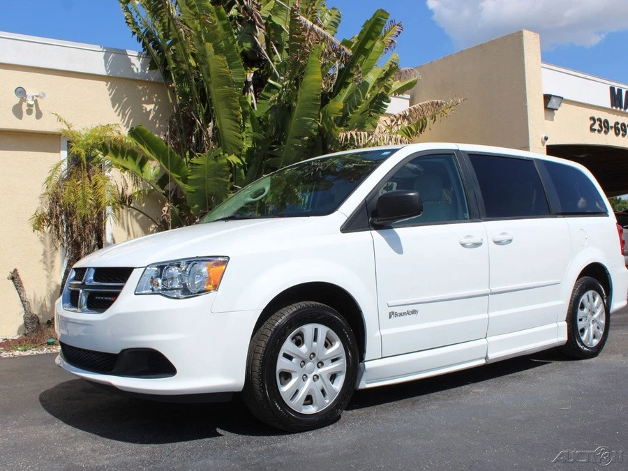 2014 Dodge Caravan - Image 6 of 12
