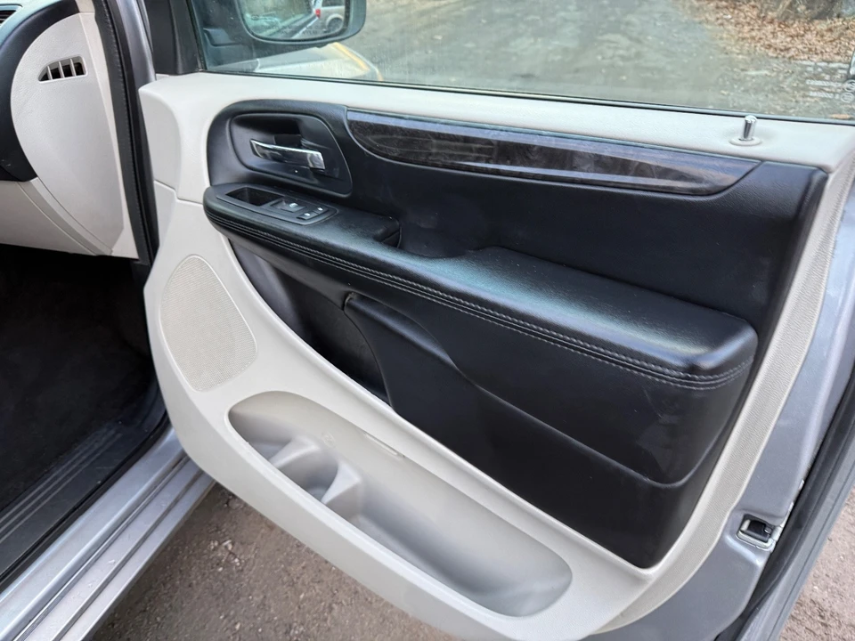 2014 Dodge Caravan - Image 16 of 20
