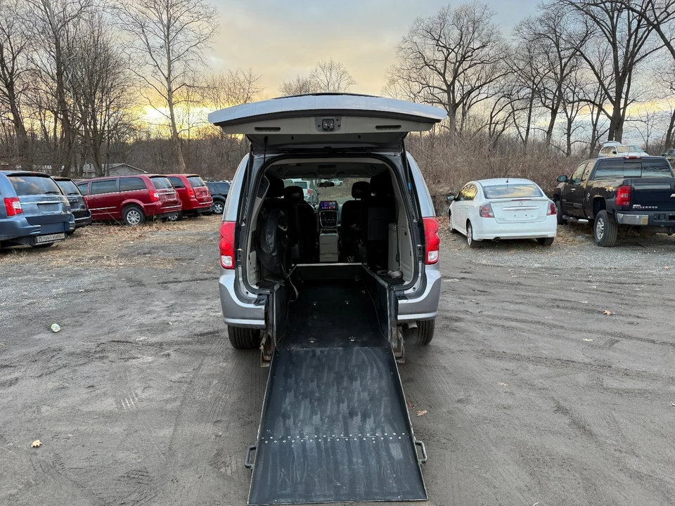 2014 Dodge Caravan - Image 19 of 20