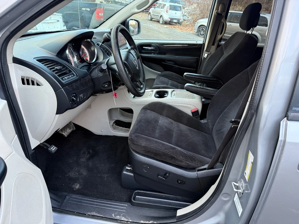 2014 Dodge Caravan - Image 9 of 20