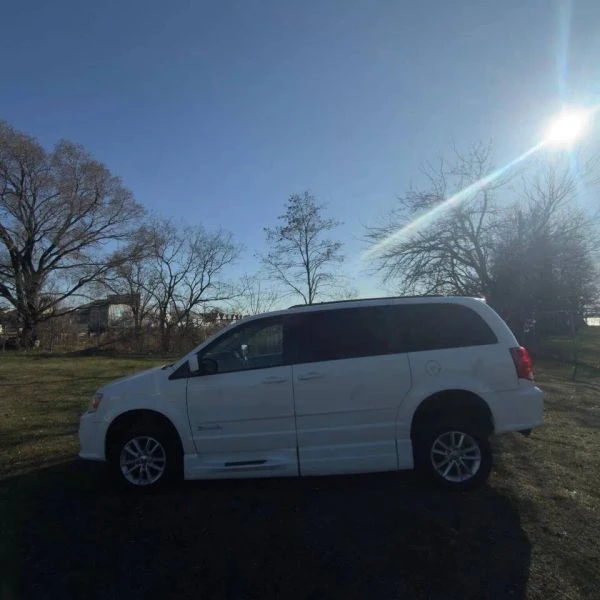 2014 Dodge Caravan - Image 9 of 12