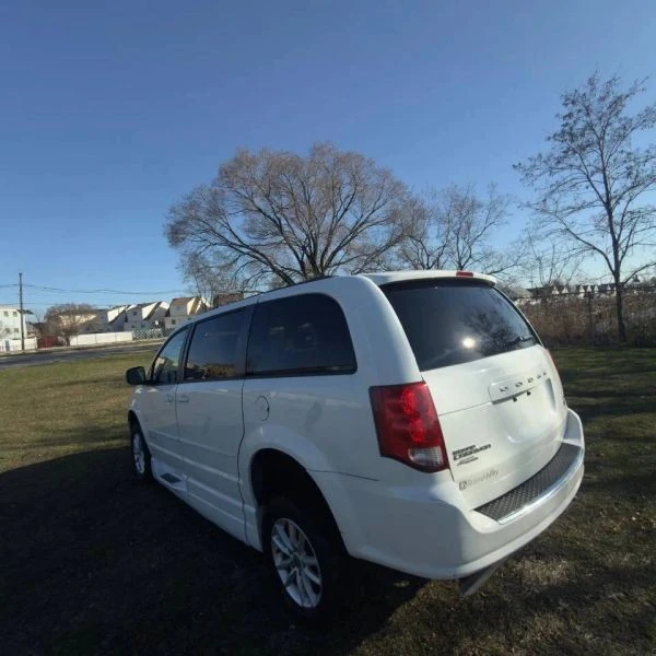2014 Dodge Caravan - Image 8 of 12