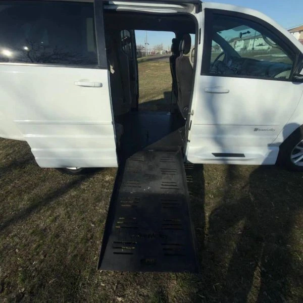 2014 Dodge Caravan - Image 3 of 12