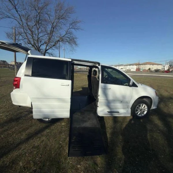 2014 Dodge Caravan - Image 2 of 12