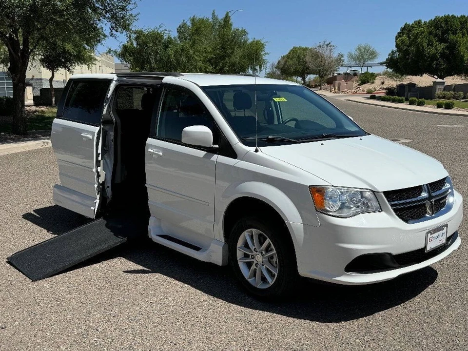 2014 Dodge Caravan - Image 3 of 15