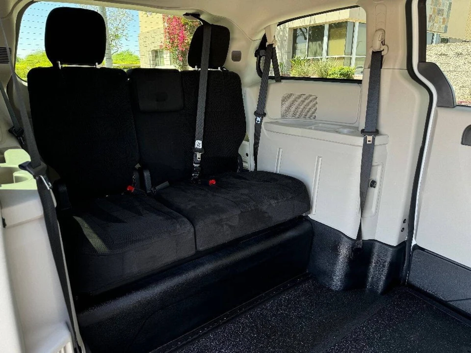 2014 Dodge Caravan - Image 13 of 15