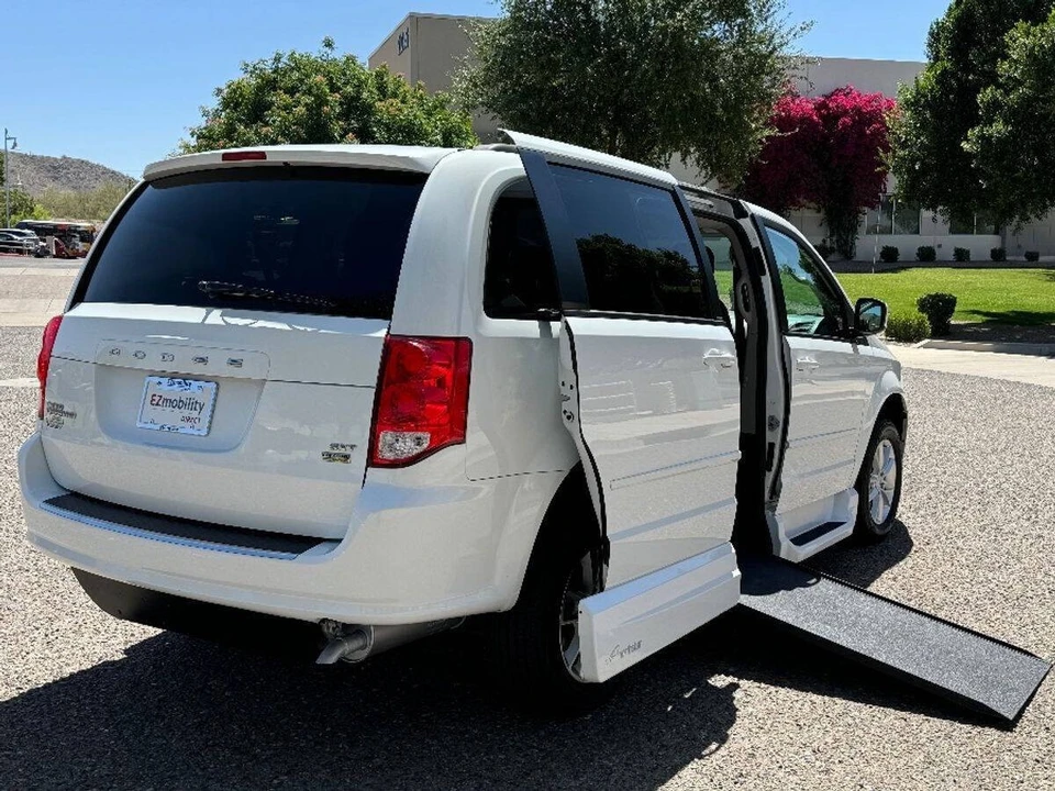 2014 Dodge Caravan - Image 4 of 15