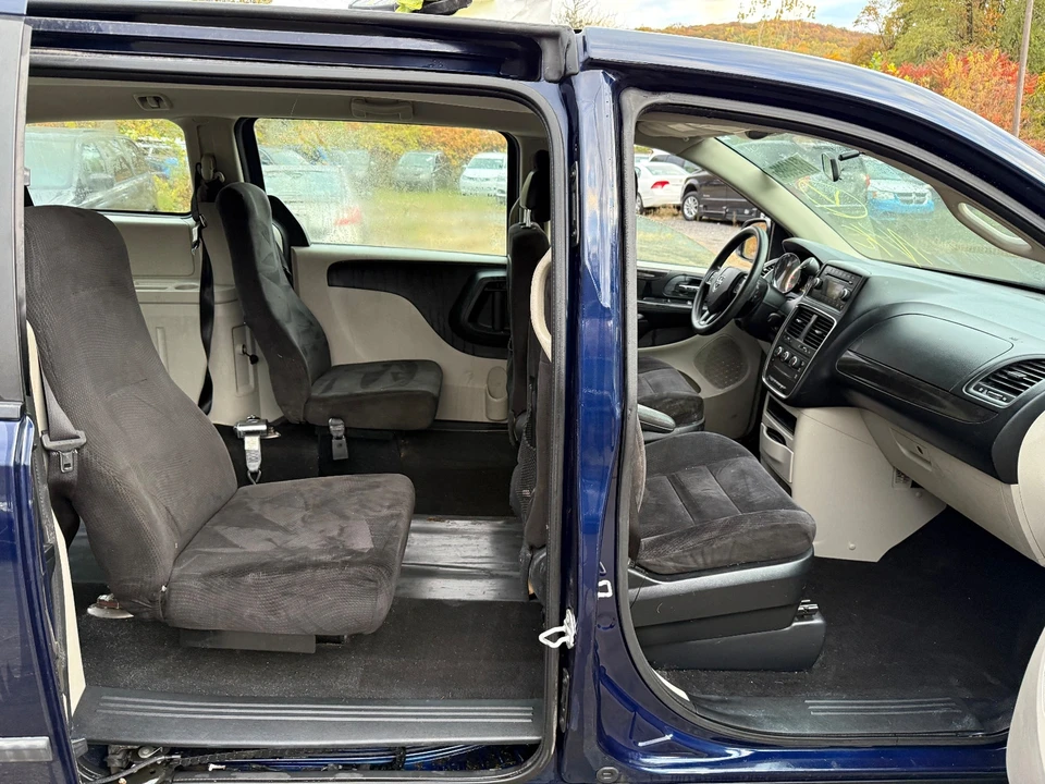 2014 Dodge Caravan - Image 16 of 20