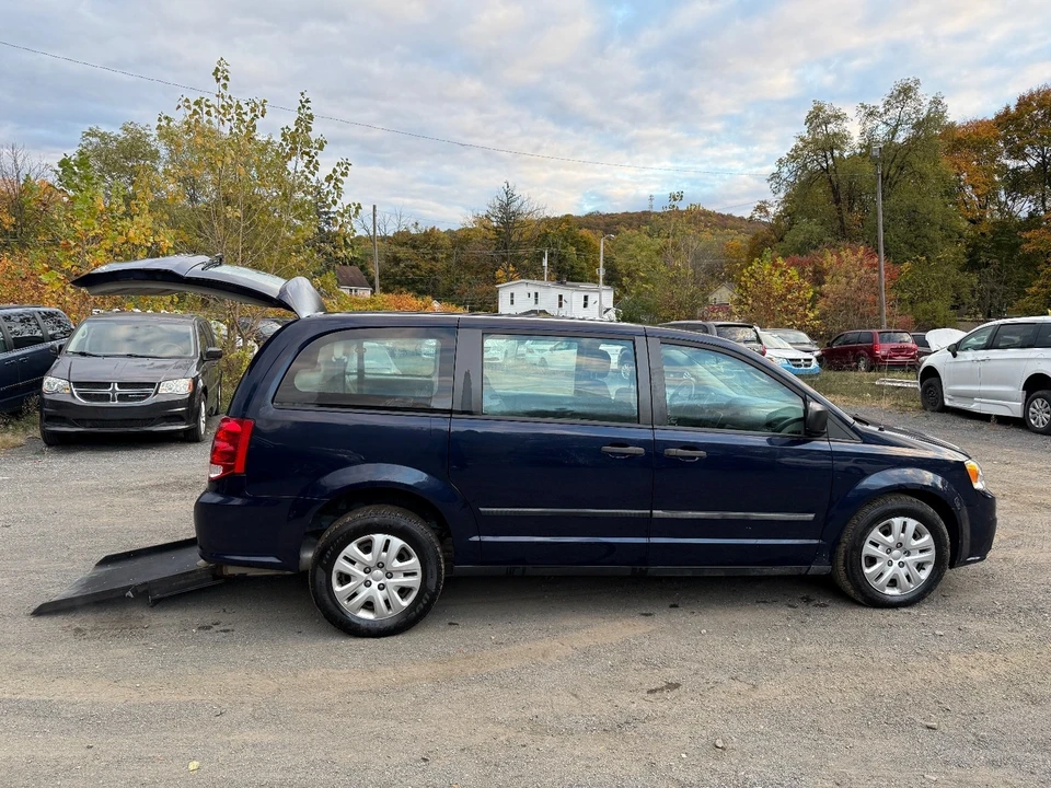 2014 Dodge Caravan - Image 6 of 20