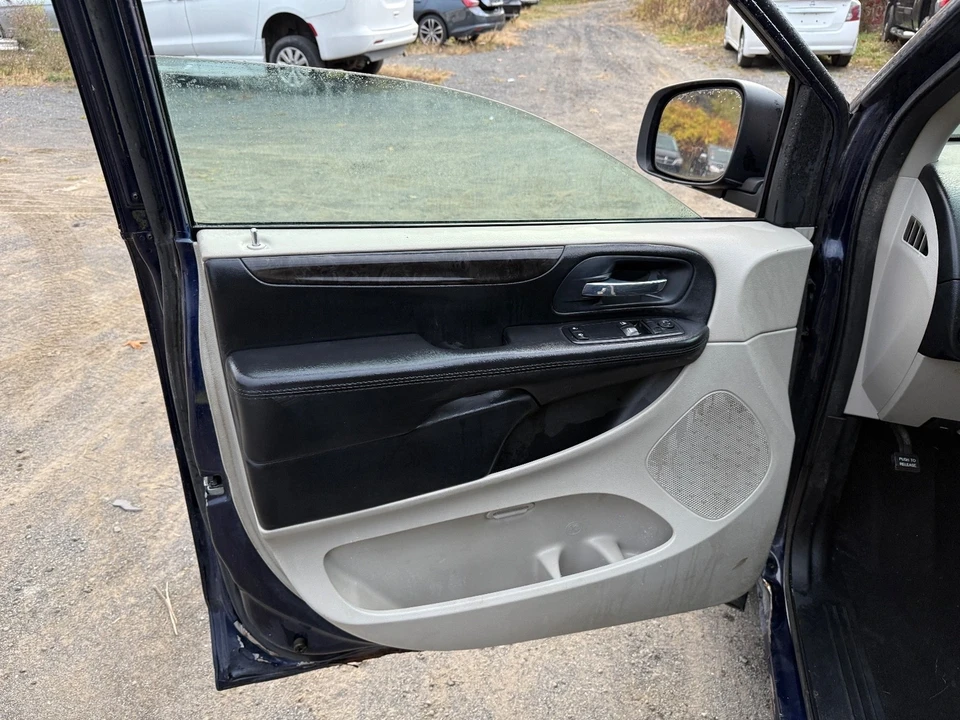 2014 Dodge Caravan - Image 8 of 20