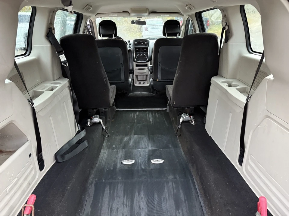 2014 Dodge Caravan - Image 19 of 20