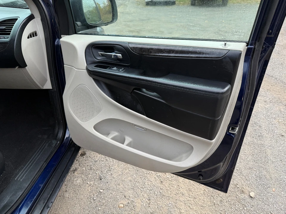 2014 Dodge Caravan - Image 15 of 20