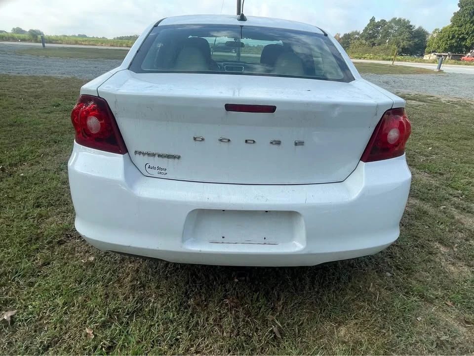 2014 Dodge Avenger Sedan - Image 4 of 7
