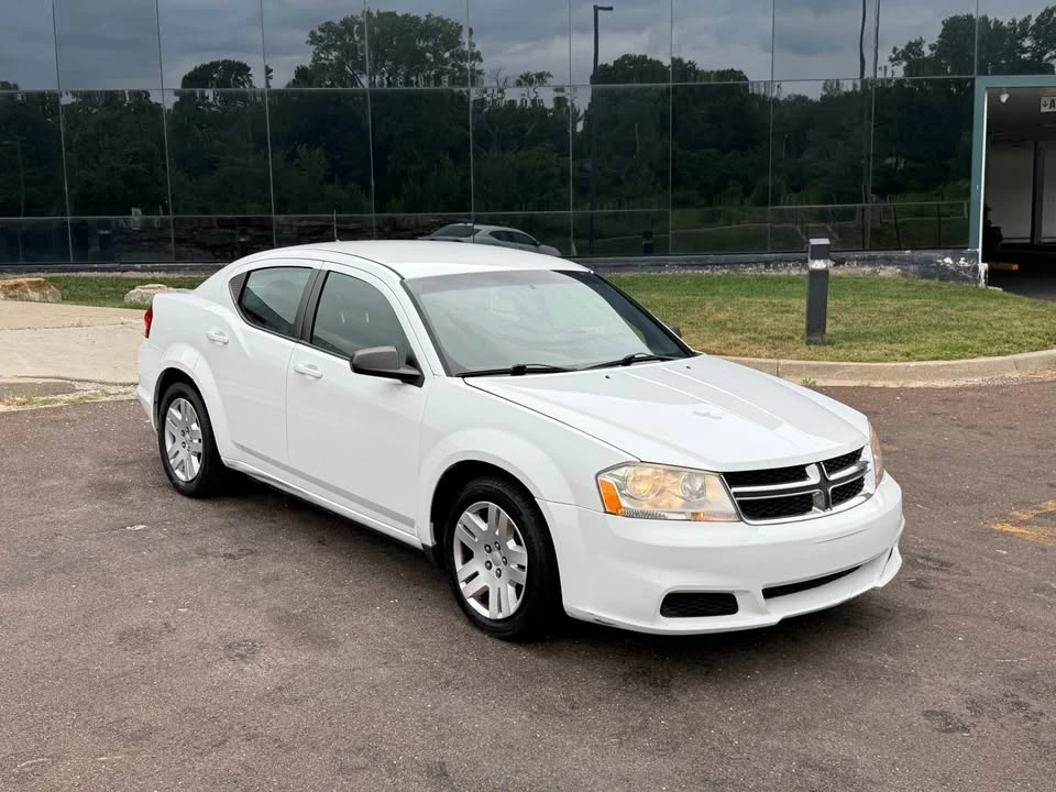 2014 Dodge Avenger Sedan - Image 4 of 20