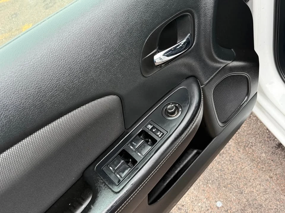 2014 Dodge Avenger Sedan - Image 10 of 20