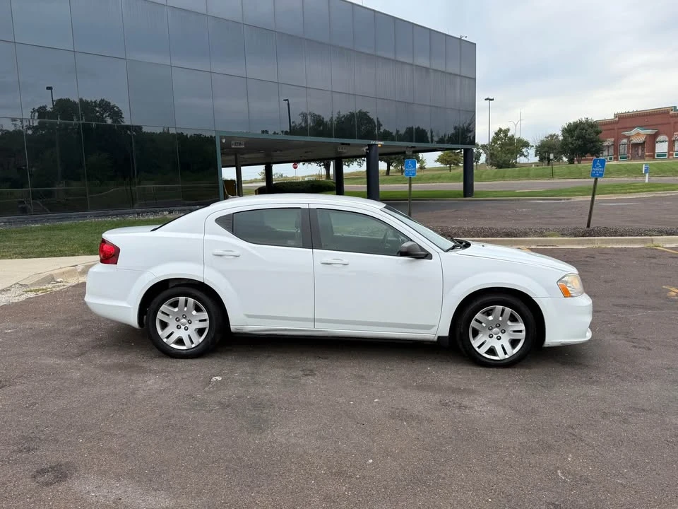 2014 Dodge Avenger Sedan - Image 5 of 20