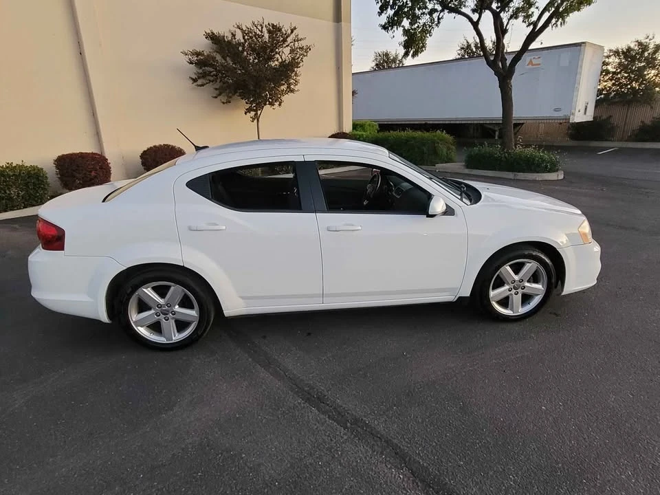 2014 Dodge Avenger Sedan - Image 3 of 10