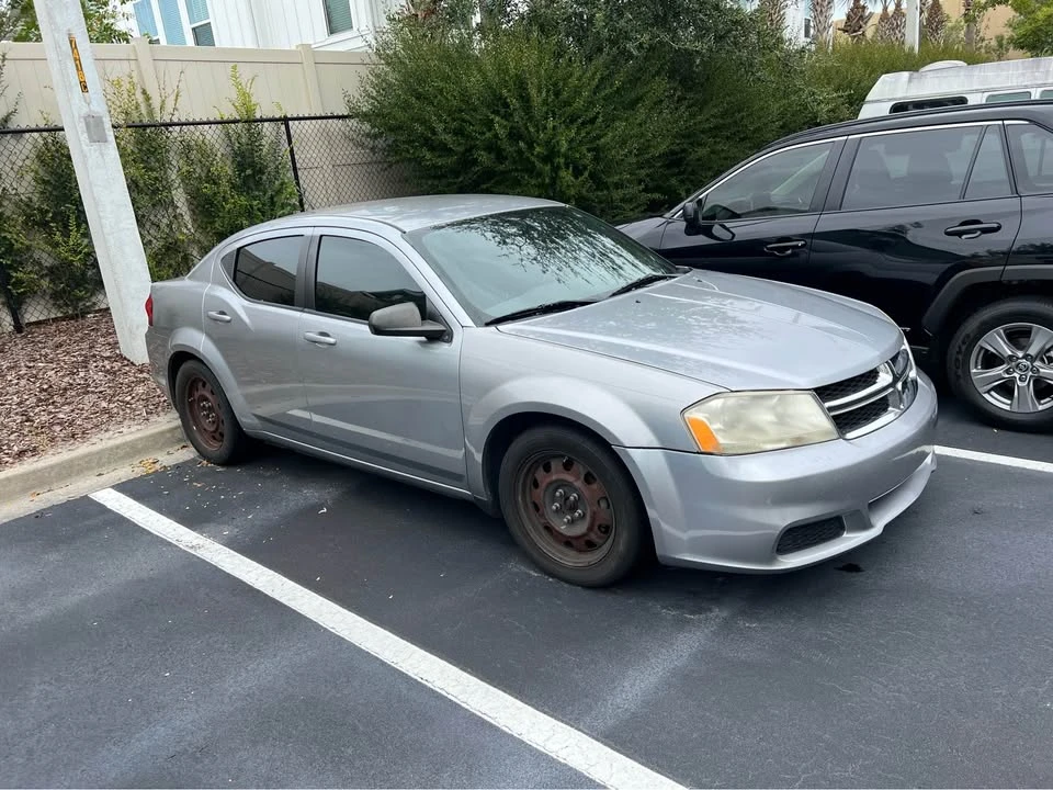 2014 Dodge Avenger Sedan - Image 9 of 10
