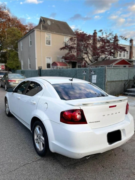 2014 Dodge Avenger Sedan - Image 11 of 20