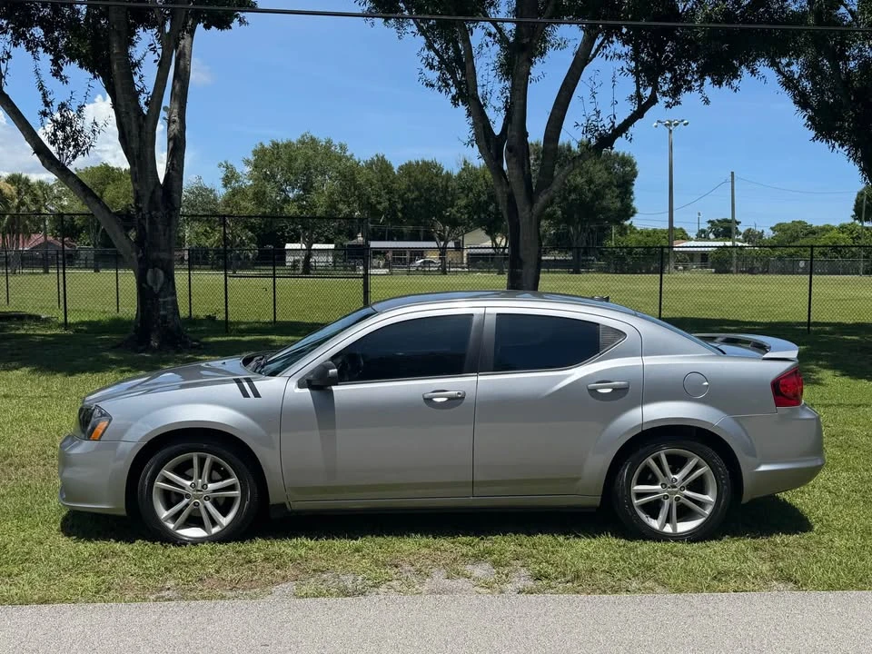 2014 Dodge Avenger Sedan - Image 4 of 10