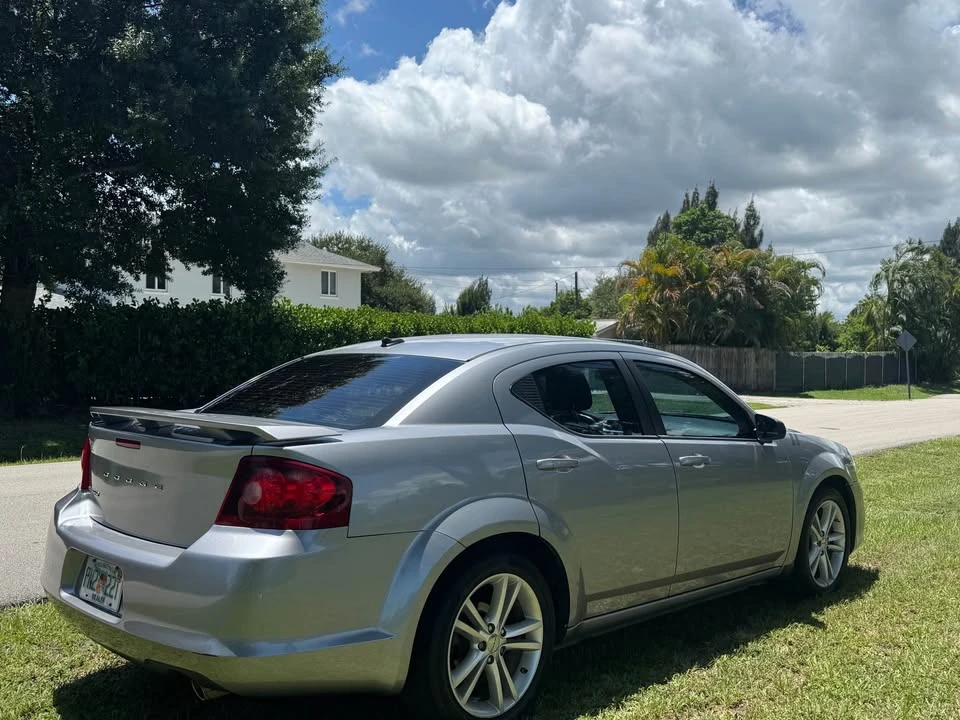 2014 Dodge Avenger Sedan - Image 6 of 10