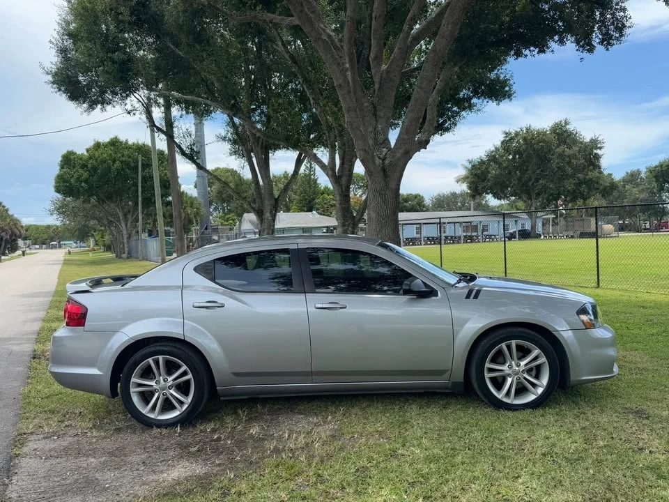 2014 Dodge Avenger Sedan - Image 4 of 11