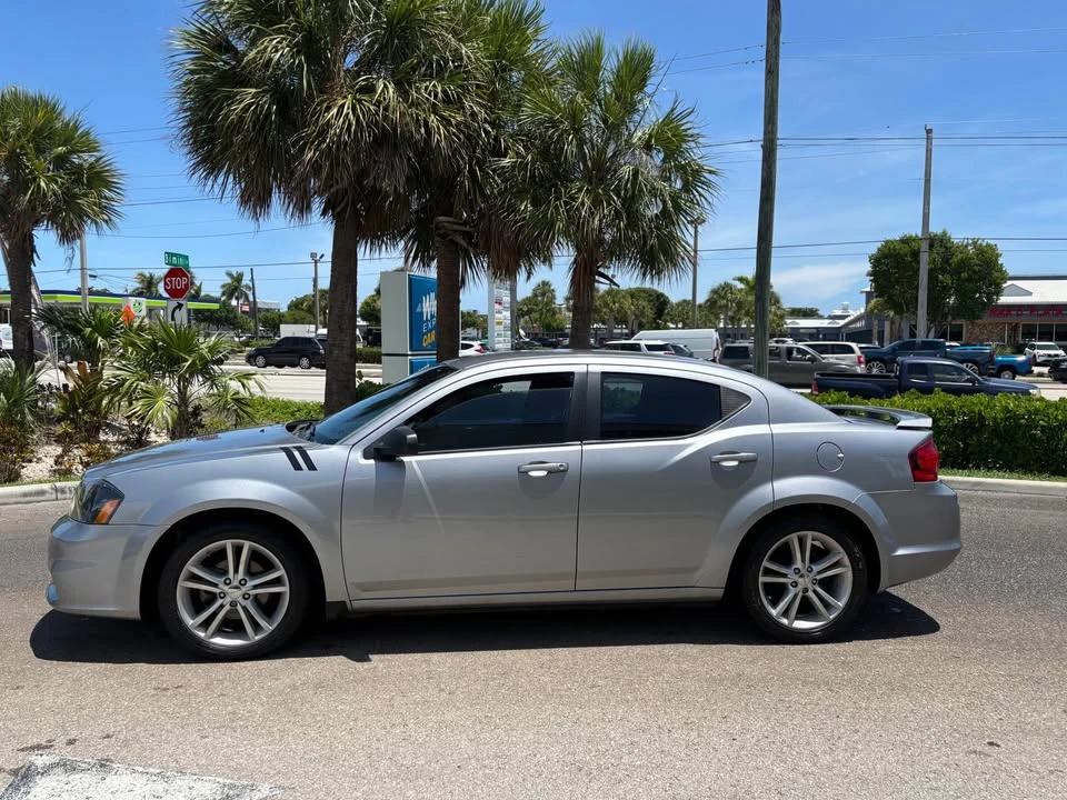 2014 Dodge Avenger Sedan - Image 7 of 10