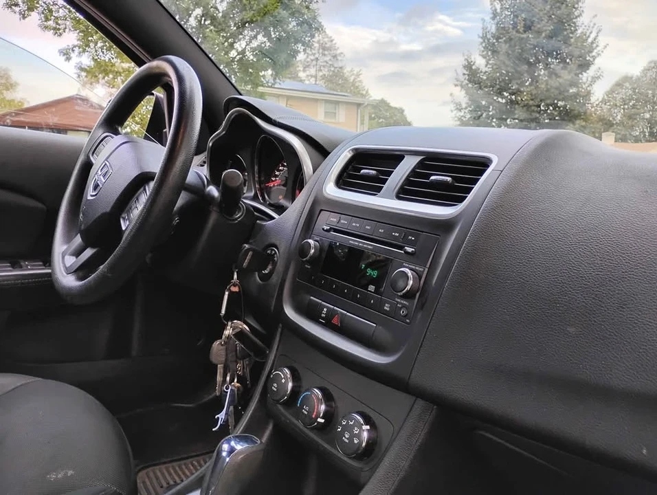 2014 Dodge Avenger Sedan - Image 4 of 7