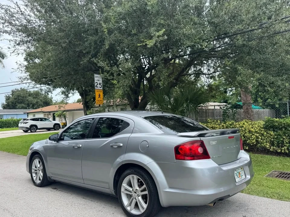 2014 Dodge Avenger Sedan - Image 5 of 10