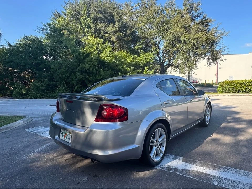 2014 Dodge Avenger Sedan - Image 4 of 9