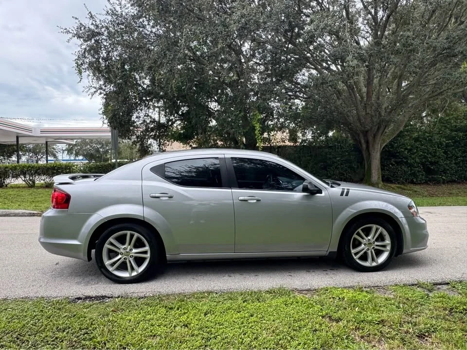 2014 Dodge Avenger Sedan - Image 2 of 10