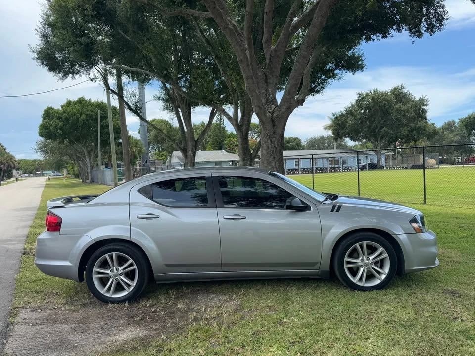2014 Dodge Avenger Sedan - Image 5 of 11