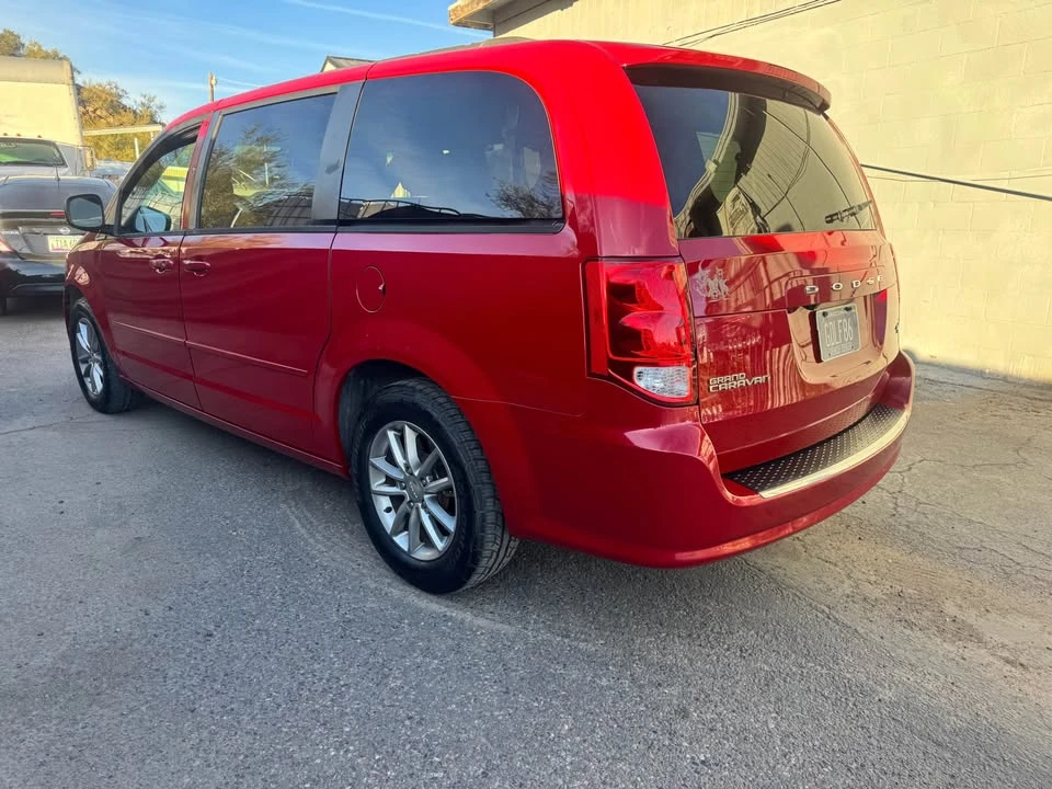 2014 Dodge Caravan - Image 4 of 8