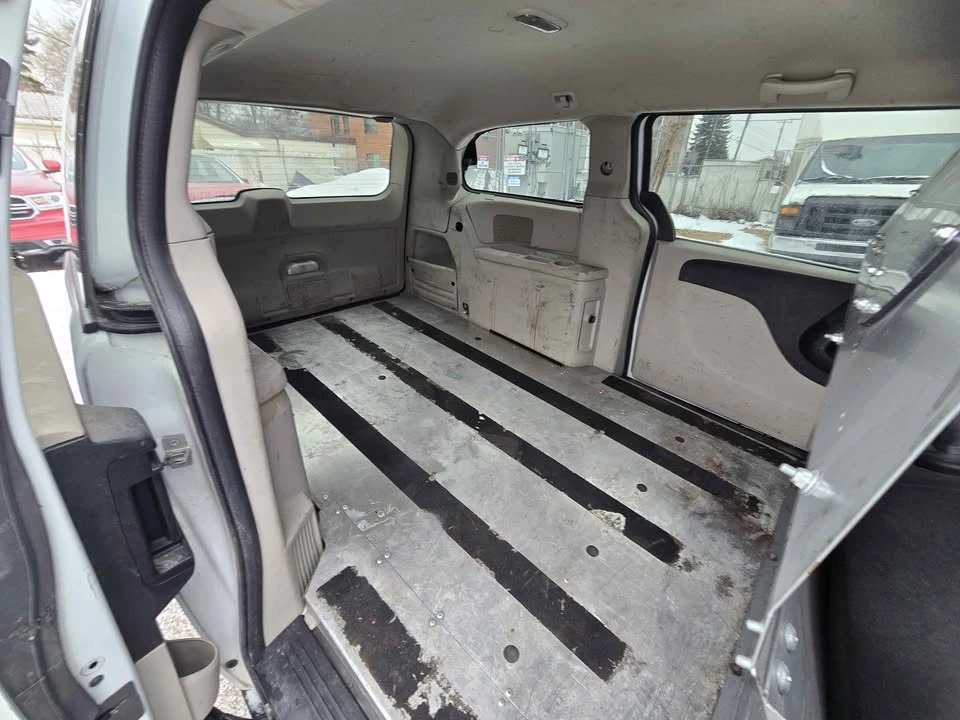 2014 Dodge Caravan - Image 9 of 16
