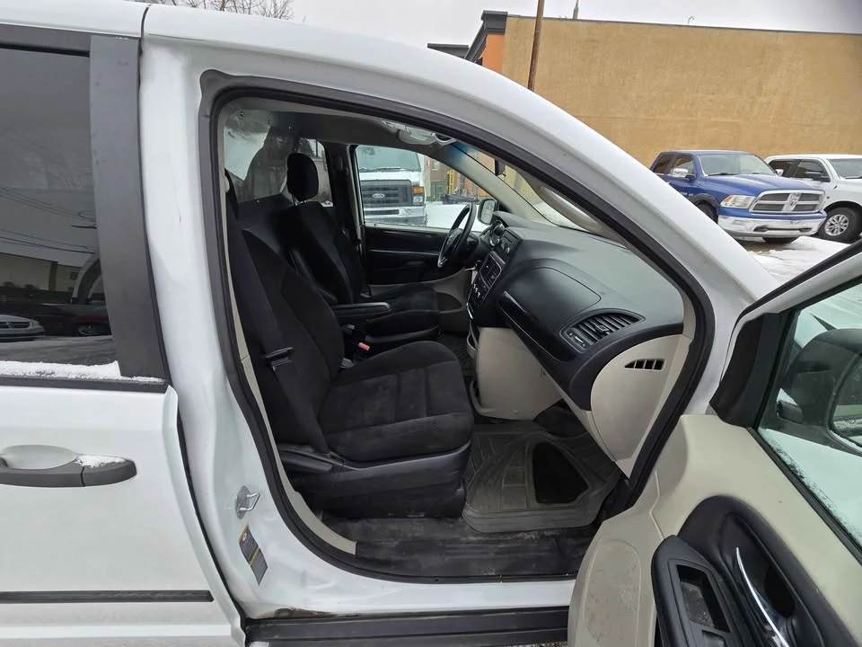 2014 Dodge Caravan - Image 8 of 16