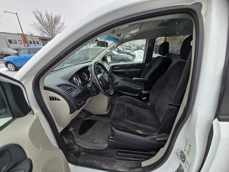 2014 Dodge Caravan - Image 7 of 16