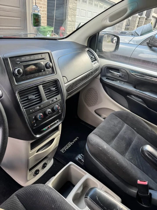2014 Dodge Caravan - Image 8 of 12