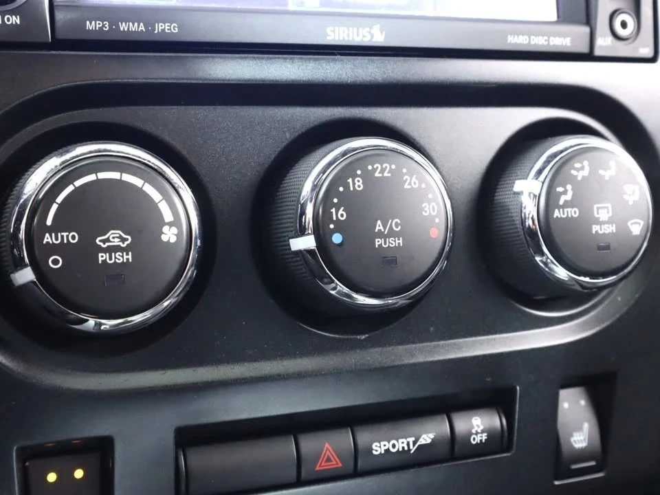 2014 Dodge Challenger 3rd Gen - Image 19 of 20