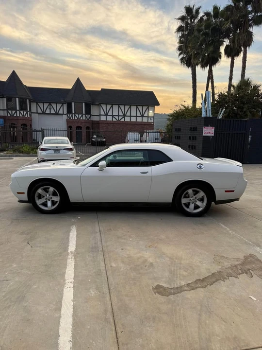 2014 Dodge Challenger 3rd Gen - Image 5 of 16