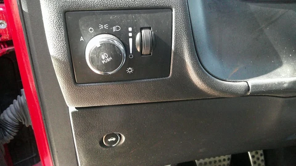2014 Dodge Challenger 3rd Gen - Image 15 of 20