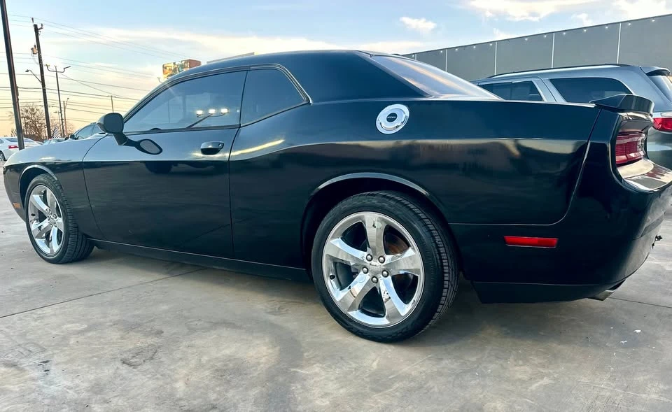 2014 Dodge Challenger 3rd Gen - Image 9 of 10