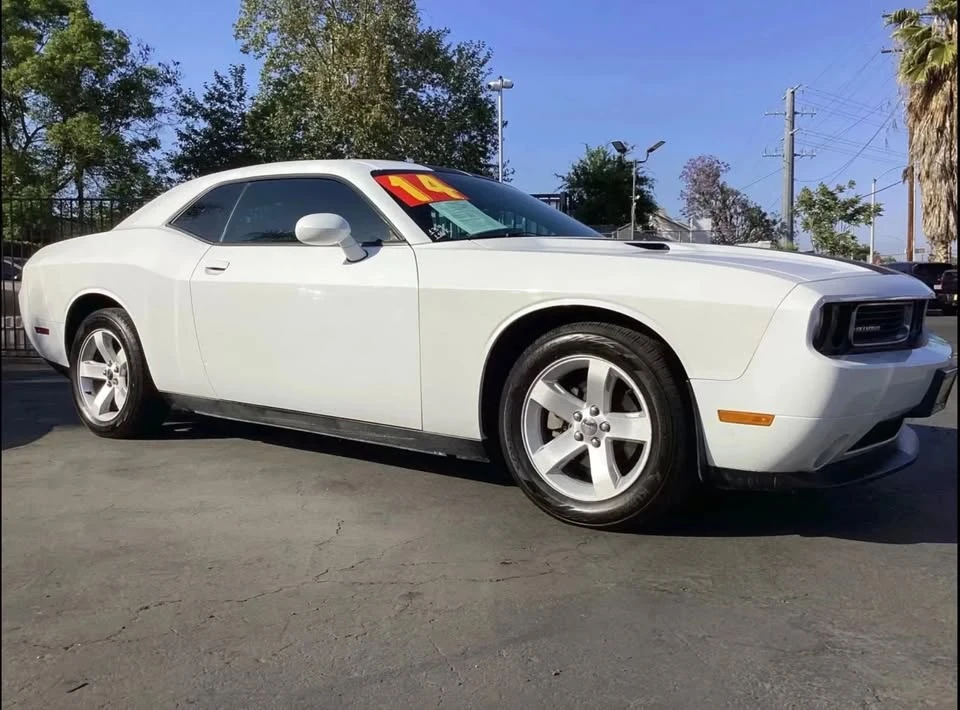 2014 Dodge Challenger 3rd Gen - Image 5 of 10
