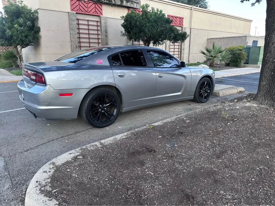 2014 Dodge Charger 7th Gen - Image 3 of 15