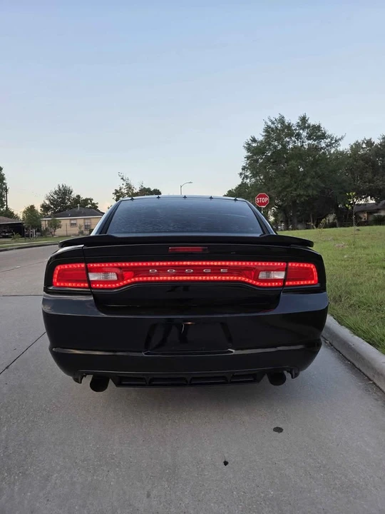 2014 Dodge Charger 6th Gen - Image 5 of 10