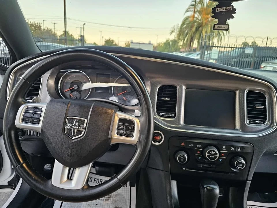2014 Dodge Charger 7th Gen - Image 13 of 19