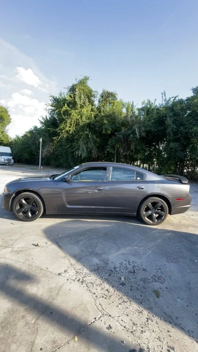 2014 Dodge Charger 7th Gen - Image 11 of 17